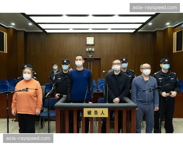 前波尔多俱乐部主席因转会操作涉嫌欺诈，案件于巴黎开庭审理