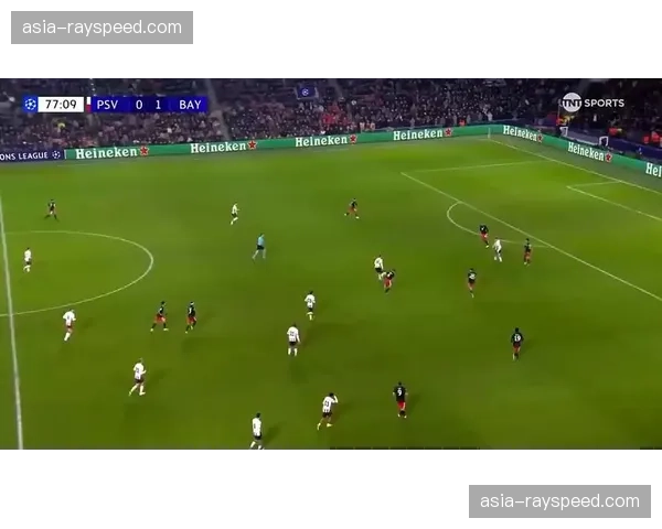 世界波：斯特拉斯堡中场30米外远射直挂死角